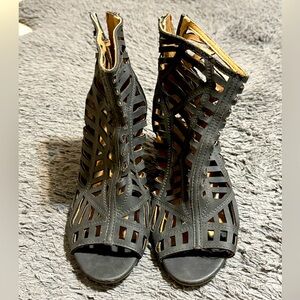 Report Women’s Mohawk Sandals
